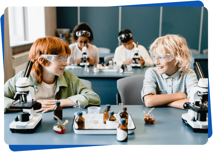Учні на уроці хімії