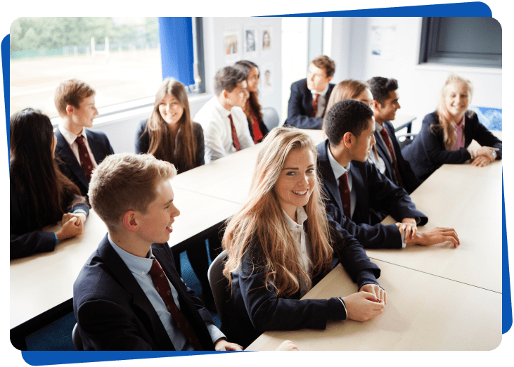 Учні спілкуються в школі